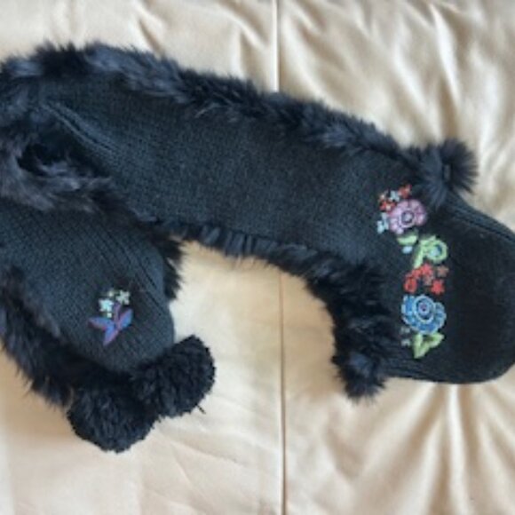 Betsey Johnson Black knit embroidered Hat/Scarf - Picture 3 of 5